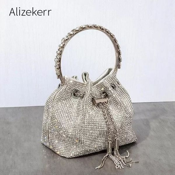 Bolsas de noche Diamantes Borla Bolsa de embrague Mujeres Diseñador de lujo Cadena Anillo de metal Mango Brillante Cristal Cubo Monedero Boda nupcial Pa295N