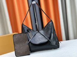 Nouveau sac à main Dark Dark Designer Sac à épaule mouton de mouton de femme à la mode toute sangle noire Single Bodage Body Body Body M24861