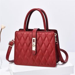 Sacos de noite Designer de moda 2021 verão de alta qualidade mulheres bolsa de ombro nylon bolsas de couro macio senhoras mão for200s