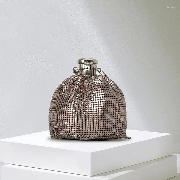 Bolsas de noche Botella de vino de moda Bolsa cruzada de malla de metal para mujeres Cadenas de diseñador Hombro Mini Monederos de fiesta Chicas Divertidas 2024