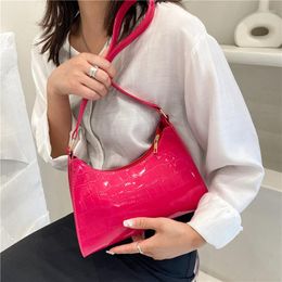 Sacs de soir￩e Fashion Fashion Femme Single Brevet Patent Le cuir dames Small Underarm Sac Femelle Candy Color Hobos Purs ￠ main Claking Hobos