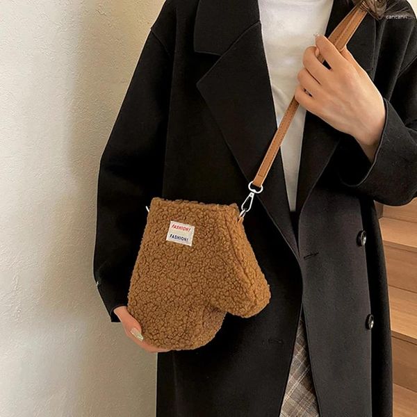 Bolsas de noche Moda Mujer Lady Luxury Fluffy Furry Big Guante Diseño en forma Satchel Underarm Bolsa de hombro Monederos Bolso Crossbody Cena