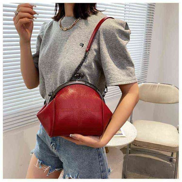 Sacs de soirée Mode Femmes Épaule Casual Chaînes Bandoulière Petit Baiser Serrure Femme Sac À Main En Cuir Pu Mignon Rabat Lady Bolsa Feminina 220428