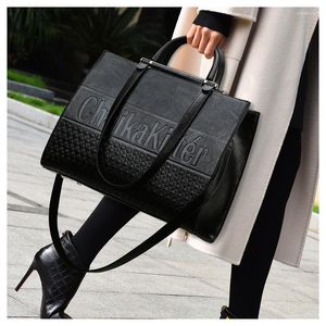 Sacs de soirée Sac à bandoulière pour femme à la mode et spacieux avec motif crocodile, parfait pour un usage quotidien et un travail