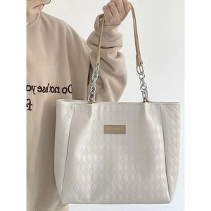 Sacs de soirée femme sac à bandoulière blanc mode grande capacité cartable ceinture en métal polyvalent étanche femmes sac à main décontracté noir sacs à main 230407