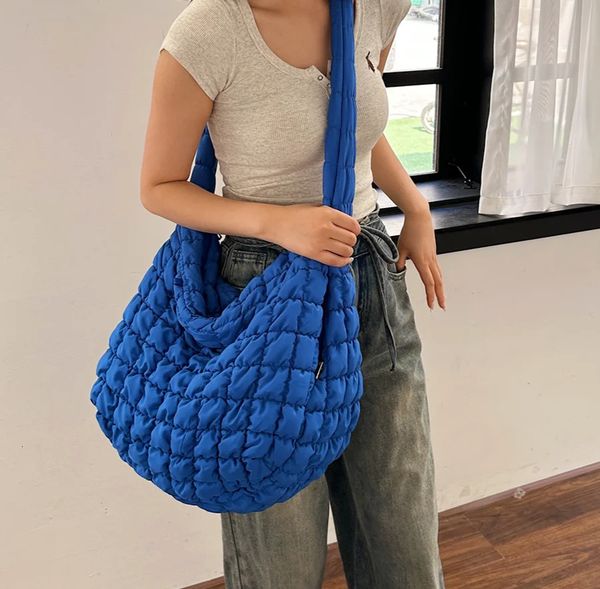 Sacs de soirée Fleur Pendentif Plissé Femmes Sac à bandoulière Rhombus Plaid Rembourré Cross Body Quilted Space Coton Sacs à main Bubble Cloud 231208