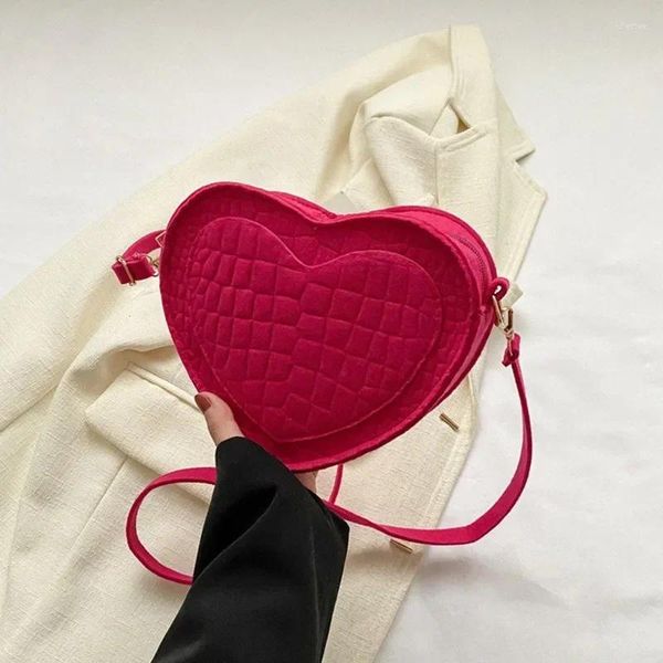 Bolsas de noche Bolsa de corazón de melocotón de fieltro impresionado para las mujeres de moda y de moda crossbody simple occidentalizado un hombro