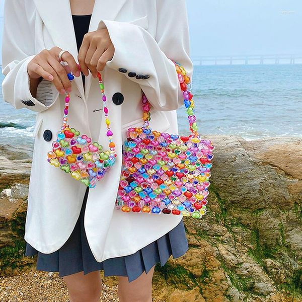 Bolsos de noche color gelatina amor bolso de cuentas de bricolaje tejido tejido de mano femenina en forma de corazón de verano.
