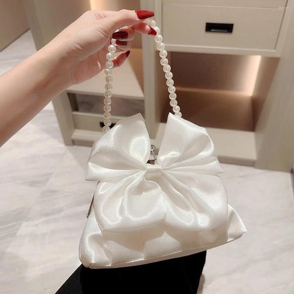 Bolsos de noche Bolsos de hadas de arco de satén blanco coreano Bolsos de embrague para mujer Moda Perla con cuentas Bolso de cadena Fiesta de graduación Hombro