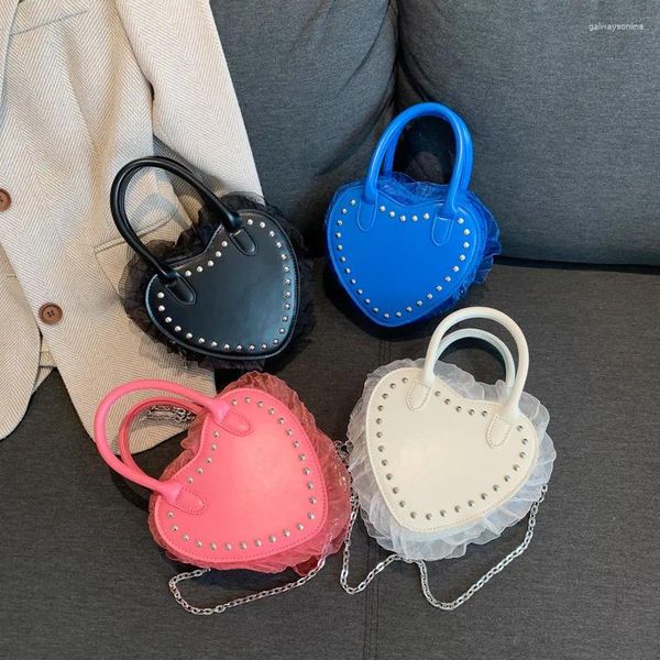 Bolsas de noche Decoración de encaje Bolsa de amor 2024 Otoño Moda Remache en forma de corazón Bolso para mujer Cadena de color caramelo Crossbody