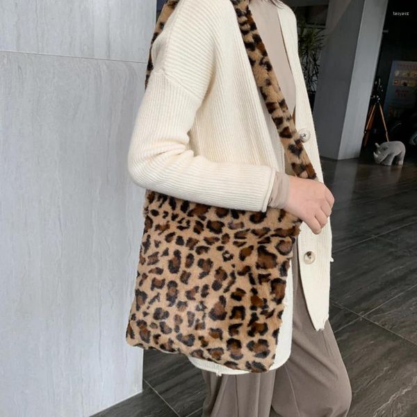 Bolsas de noche Leopardo Hombro de peluche para mujer Otoño e invierno Moda Damas Vintage Bolsos Mujeres Gran capacidad R