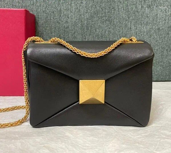 Bolsas de noche Diseñador de lujo Cadena de remaches Pequeño bolso cuadrado Moda Hombro Gran capacidad Diagonal de mano Cuero genuino Mujer