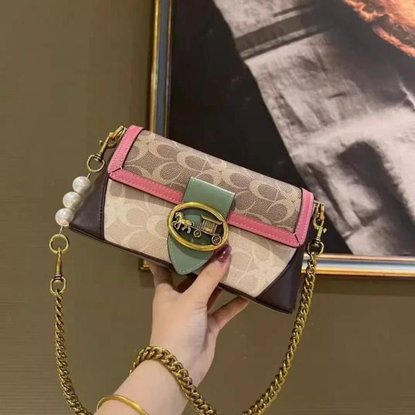 Bolsas de noche Marca de moda de lujo Palo francés Cadena de color contrastante Bolsa de axila Estilo extranjero Carro tirado por caballos Hombro de mujer