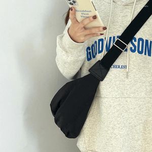 Sacs de soirée Nylon Zipper Femmes Sac Petite épaule Style coréen Hobos Moyen 2024 Jeunes Bandoulière Vente entière Noir