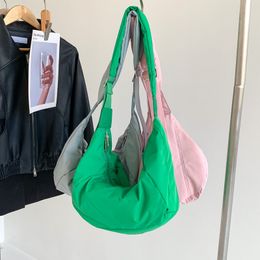 Sacs de soirée en nylon fermeture éclair femmes petite épaule Style coréen Hobos moyen jeunesse bandoulière vente entière 230424