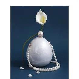 Bolsas de noche Monedero de huevo ovalado Moda Acrílico Blanco Personalidad de lujo Encantador Messenger Pearl Chain Bolsos para el hombro de las mujeres