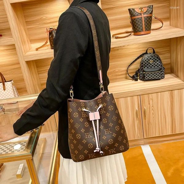 Sacs de soirée en cuir véritable 2023 Mode Dames Presbyopie Cordon Diagonal Corps Grande Capacité Sac Seau Designer Sac Luxe