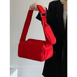 Sacs de soirée Sac à main rouge pour femmes Sac à pain grillé avec bandoulière Oreiller Sacs à main et sacs à main Sac de créateur avec sac à main Bolsos Sacs à main pour dames 231213