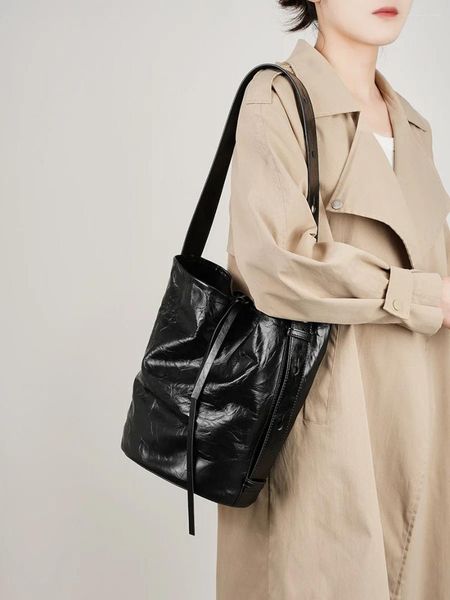 Sacs de soirée Rétro Classique En Cuir Véritable Sac Seau Pour Femmes Mode Luxe Niche Rayé À La Main En Cuir De Vachette Bandoulière Femme Fourre-tout