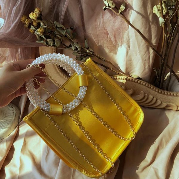 Sacs de soirée Rétro Jaune Satin Niche Lumière De Luxe Femmes Sac Pearl Tide Sacs À Main Pour 2023 Designer À La Mode Haut De Gamme Élégance Bureau