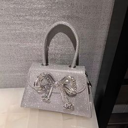 Sacs de soirée Embrayage brillant Femmes Bow Crystal Clip Sacs à main et sacs à main de luxe Designer Fête de mariage de haute qualité 231219