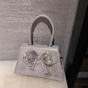 Avondtassen Glanzende koppeling Vrouwen Bow Crystal Clip portemonnees en handtassen Luxe ontwerper Wedding Party Hoge kwaliteit 231219