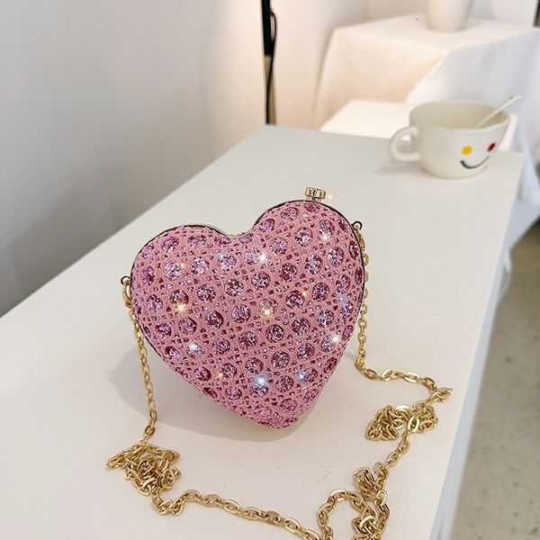 Bolsos de noche Cartera de mano brillante en forma de corazón para mujer Bolso Minaudiere de noche dorado para mujer Bolso de boda nupcial Cartera de fiesta formal 230718