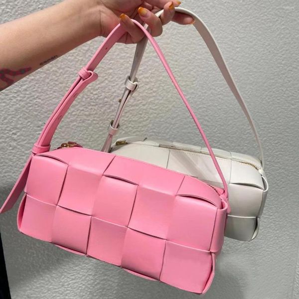 Sacs de soirée sac à bandoulière pour femmes 2023 tendance rose tissé sac à main créateur de mode fourre-tout oreiller forme fermeture éclair en cuir