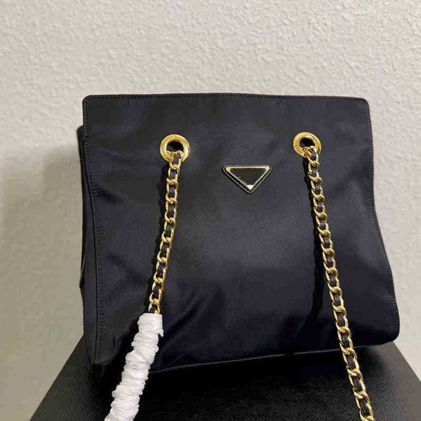 Bolsos de noche Bolso de hombro Pbag Triangle Bolsos de diseñador Totes Mujeres Bolsas de cubo Marca Shoppers Classic Crossbody Nylon Triangle Monedero 0421