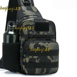 Sacs de soirée Sacs à bandoulière Sacs d'extérieur Portable Molle militaire bandoulière armée Camouflage tactique sac à bandoulière Camping chasse bouteille pochette poitrine Pack 2024