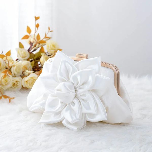 Bolsos de noche Bolsos de flores de satén blanco simple Fiesta de bodas Embragues nupciales Cena Banquete para mujeres Cadena Bolso de hombro Monederos 231108