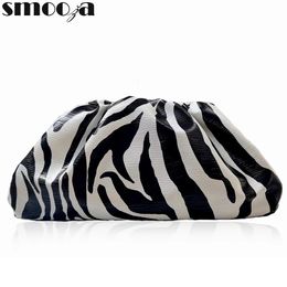 Bolsos de noche SMOOZA 2023 Fashion Day Clutch Dumpling Bag Zebra Holographic Clip Purse Mujeres Monederos y bolsos plisados Diseñador de lujo 230711