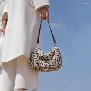 Bolsos de noche con patrón de leopardo de felpa suave para mujer