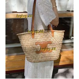 Sacs de soirée Sac de paille Femme 2024 Nouveau panier tissé à la main Sac de luxe de vacances Sac de plage Sac à bandoulière simple sous les bras de haute qualité