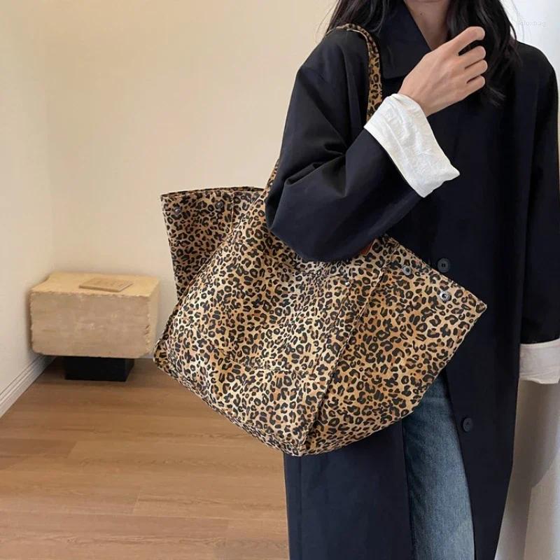 Sacchi da sera ad alta capacità Donne Fashion Leopard Stampa tela Racconga Spalla Borsa da donna femmina borsetta da viaggio borsetta
