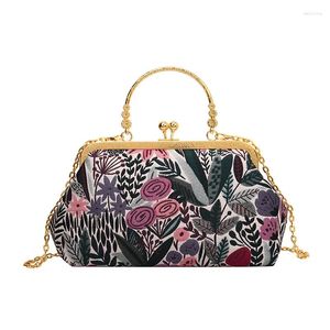 Bolsos de noche Bolso de embrague de estilo chino vintage para mujer Bolso floral bordado Moda Cadena de metal Cadena de metal Crossbody Hombro Bolso suave