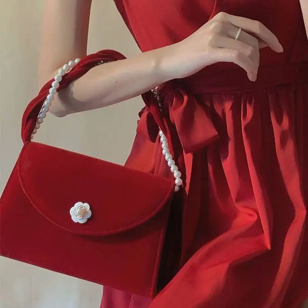 Sacs de soirée Vintage rouge velours femmes sac à bandoulière chaîne de perles dames fourre-tout sacs sous les bras élégant femme pochette sac à main sacs à main cadeau de noël 231117
