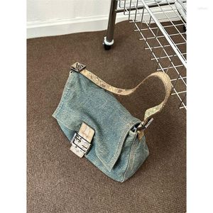 Sacs de soirée Sac à bandoulière vintage pour femme Denim rétro avec style forestier et vent sous les bras de la campagne française