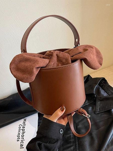 Bolsos de noche Bolso de cubo de mujer vintage 2023 Otoño Invierno Vendaje sólido Estereoscópico Crossbody Lady Versátil Bolso de viajero