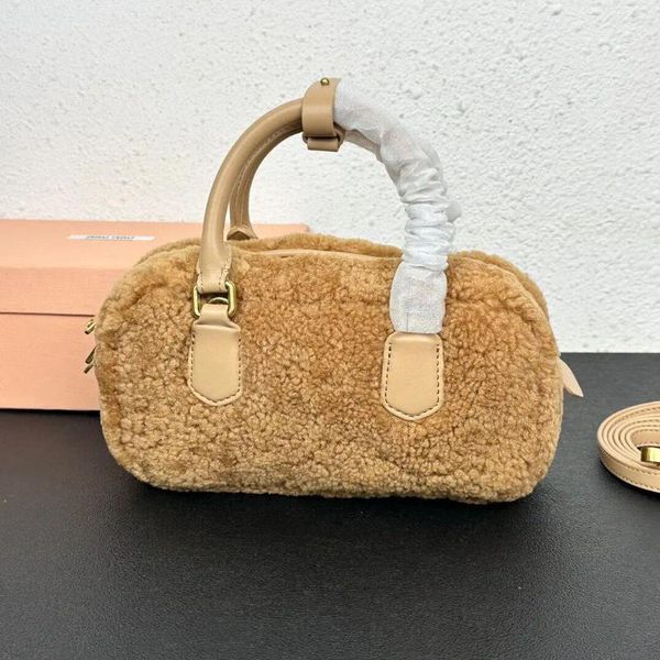 Bolsos De Noche Bolso De Paseo Otoño E Invierno Serie De Lana De Cordero Mágica Súper Curativa De Sensación De Lana A Ninguna Chica No Le Gusta: El Diseño A