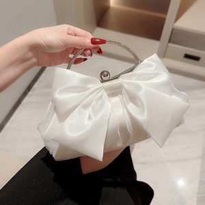 Bolsos de noche Satén blanco Lazo Hada Embrague Bolsos de mano de metal para mujer Fiesta de boda Embragues nupciales Monedero Bolso de hombro con cadena 230720