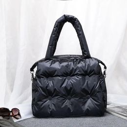 Avondtassen Winter Enkele schoudertas Dames Space Pad Katoenen donszak Emmer Handtas sac a main carteira Bolsa Feminina 231219