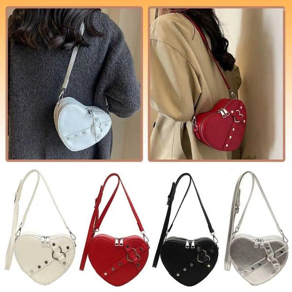 Bolsos de noche Mujeres Forma de corazón Sling Bag PU Cuero Pequeño Remache Hombro Color sólido Correa ajustable Mujer al aire libre