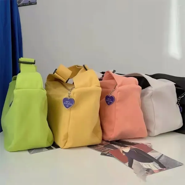 Bolsas de la noche Bolsas de hombro para mujeres Color Candy Color Simple Cross-Body Ins Portable Schoolbag 2023 Concise Style Canvas Holdall