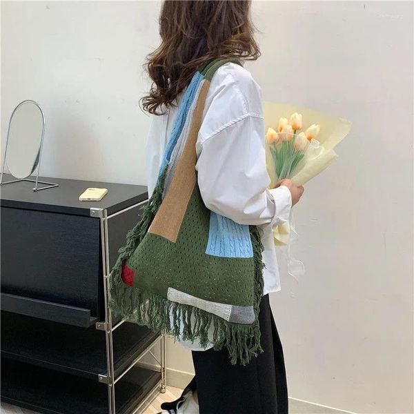 Sacs de soirée Femme Sac à bandoulière Luxury Designer Knitting Tote Color Clash Hands Sac Tassel Simple Female Commuter pour le voyage de bureau