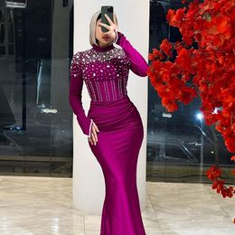 Avond kristal moslimjurken hoge nek lange mouw Arabische Dubai formele jurk plooi satijn Kanfan zeemeermin prom jurk