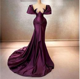Robe de soirée Kylie Jenner Long Robe Purple Crystals argentés à manches courtes à manches argentées Serme.