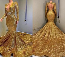 Avondjurk Lang 2019 Gold Sparkling Full Sheeves Pailletten Mermaid Prom Dresses Deep V Neck kralen Stenen Backless Sweep Train PA5240088