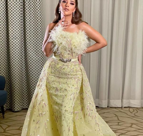 Robe de soirée femme tissu Balqeesfathi Épaules dénudées Avec cape Yousef aljasmi Zuhair murad Sirène Jaune Argent Robe longue Myriam fares kim kardashian Kylie Jenner