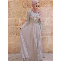 Robes de soirée Sier Gray 2019 Hijab Arabe Dubaï Vintage Long Manche haute Neck Ocn Party Robes Prom robe appliquée BC1714